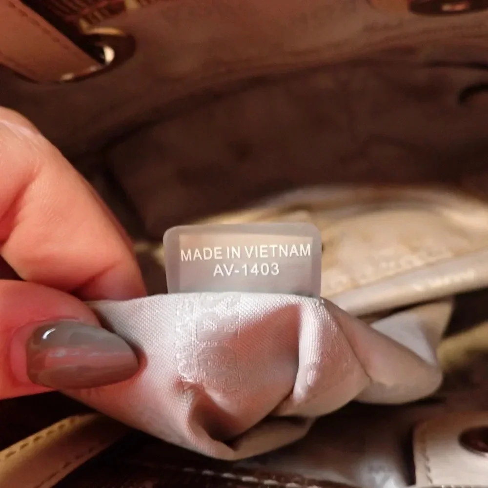 Michael Kors Metallic Mirror Rose Gold Tote Shoulder Bag - Picture 8 of 15